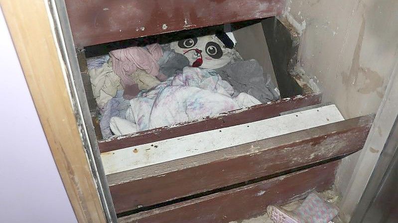 Unter einer Treppe wurde das vermisst gemeldete Mädchen versteckt. Foto: -/Saugerties NY Police Department/AP/dpa