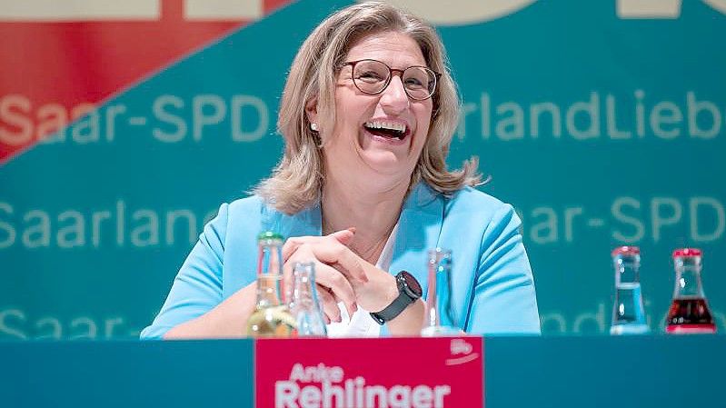 Kann mit den Umfrageergebnissen zufrieden sein. Die Spitzenkandidatin der SPD: Anke Rehlinger. Foto: Oliver Dietze/dpa