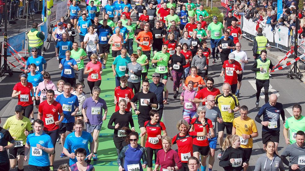 Der letzte Citylauf am Papenburger Untenende fand 2019 statt. 1722 Aktive sorgten für einen Teilnehmerrekord. Foto: Reemts