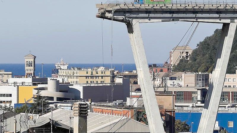 Die eingestürzte Autobahnbrücke „Ponte Morandi“ in Genua. Foto: Antonio Calanni/AP/dpa