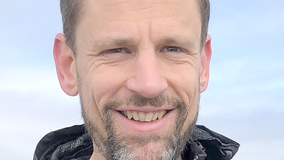 Hans-Peter Schaub ist Experte, wenn es um die Volksabstimmungen in der Schweiz geht. Laut ihm besitzt das Land „stark ausgebaute direktdemokratische Instrumente“. Den Staat als direkte Demokratie zu bezeichnen, sei hingegen falsch: Der Großteil der Entscheidungen (weit über 90 Prozent) werde auch hier von Regierung und Parlament getroffen. Die direktdemokratischen Elemente seien jedoch immer eine wichtige Ergänzung dazu. Foto: Privat