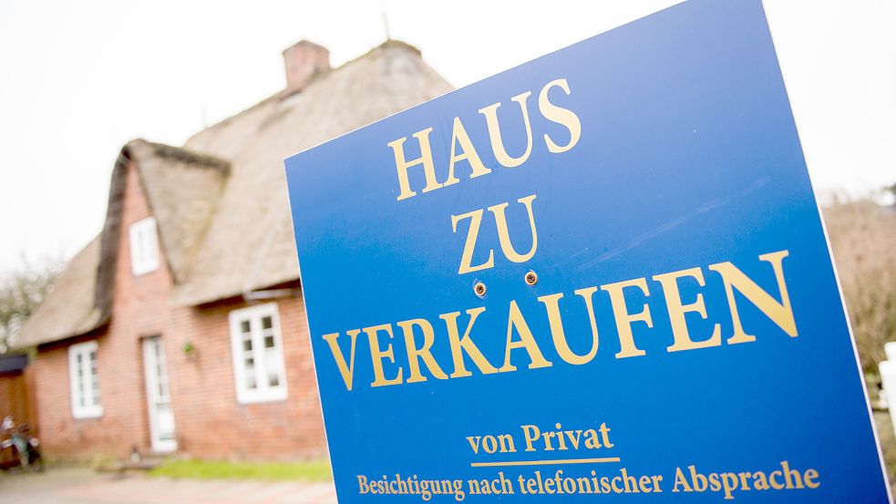 Bei Einfamilienhaus-Verkäufen in Ostfriesland werden Rekorderlöse erzielt. Foto: picture alliance/Bockwoldt/DPA