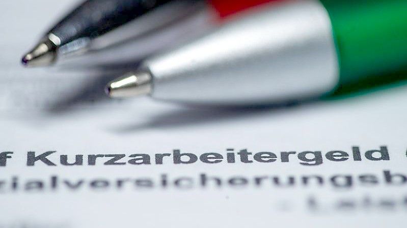 Laut der Prognose der Bundesagentur für Arbeit werden im Jahresschnitt 2022 etwa 300.000 Menschen in Kurzarbeit sein. Foto: Jens Büttner/dpa-Zentralbild/dpa