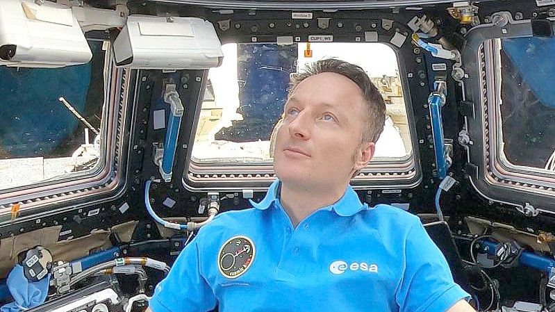 Astronaut Matthias Maurer blickt von der Kuppel der Internationalen Raumstation ISS auf die Erde. Foto: NASA/ESA-M.Maurer/dpa