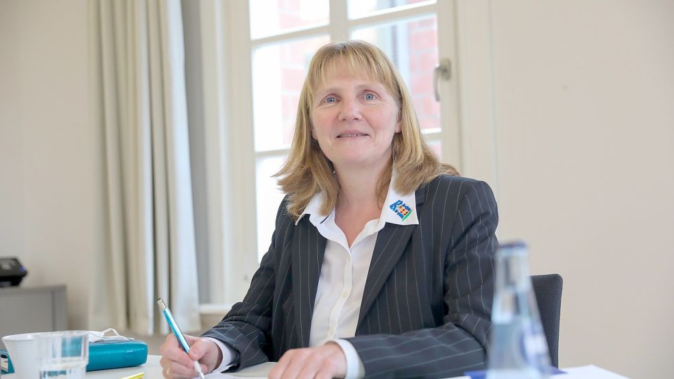 Hilke Looden, Bürgermeisterin der Gemeinde Krummhörn, plant keine Neuauflage der Sprachnachrichten. Aber auch in der Politik bleibt die geforderte Transparenz hinter den Erwartungen zurück. Foto: Hock