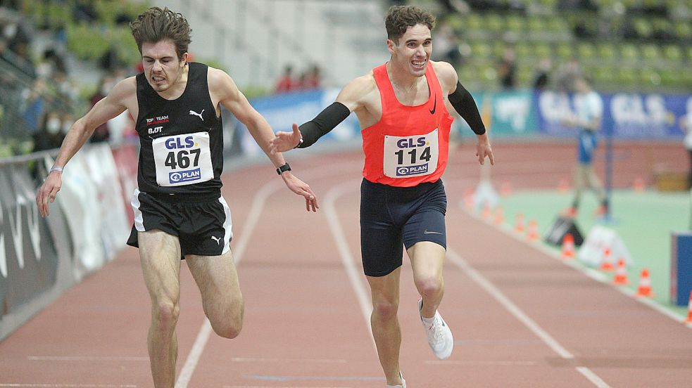 Mit bloßem Auge nicht zu erkennen: Felix Ebel (rechts) überquerte minimal vor Robin Müller die Ziellinie. Fotos: Görlitz