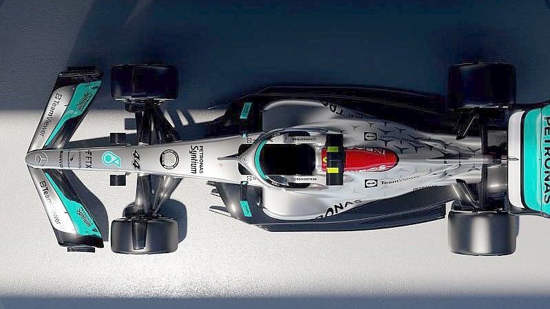 Der neue Formel-1-Wagen von Mercedes ist wieder silber. Foto: -/MercedesAMGF1/dpa