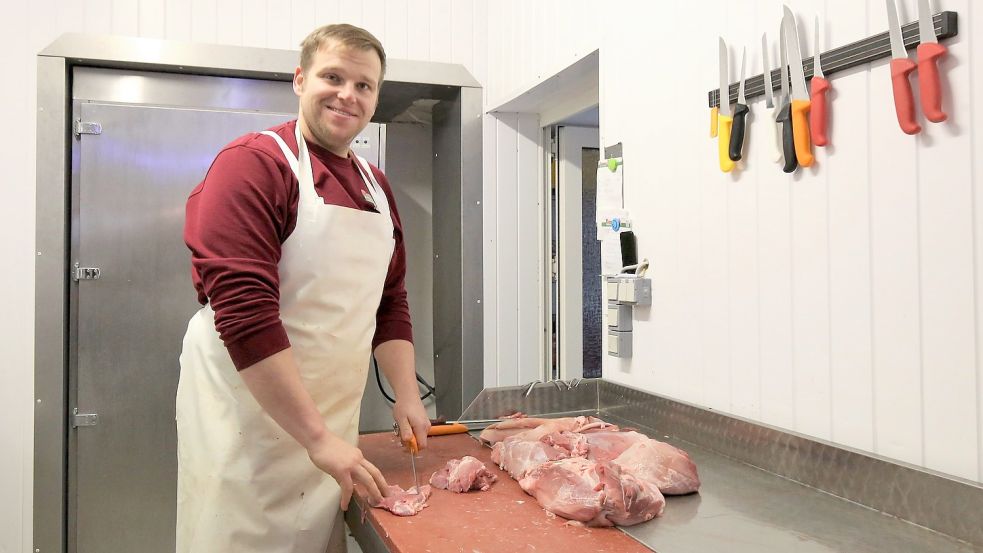 Tammo Campen ist für den Partyservice und den Hofladen zuständig. Foto: Böning