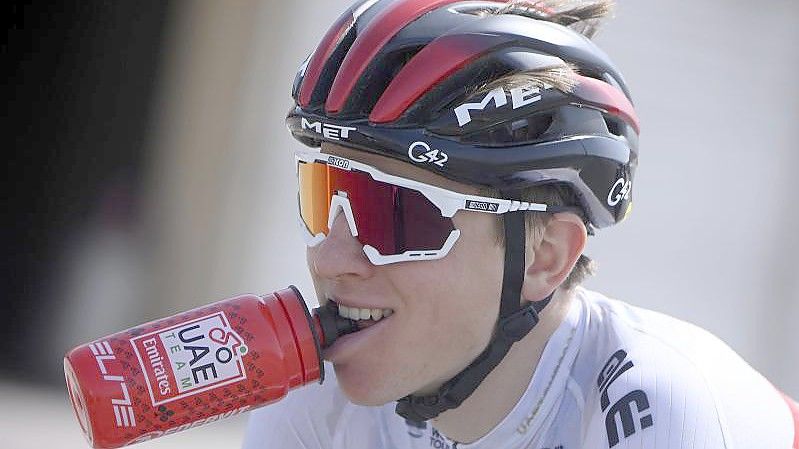 Tadej Pogacar hat bei der UAE-Tour die Gesamtführung übernommen. Foto: Fabio Ferrari/LaPresse/dpa