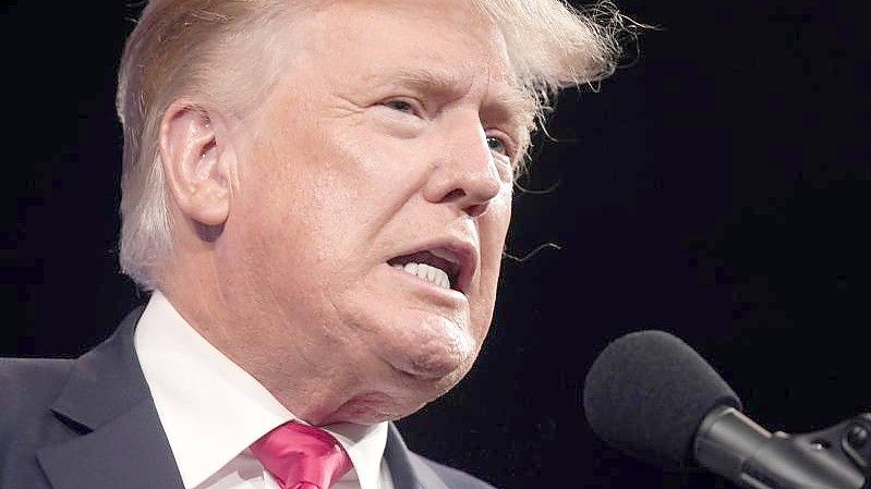 Der ehemalige US-Präsident Donald Trump hat auf Russlands Angriff auf die Ukraine reagiert. Foto: Lm Otero/AP/dpa