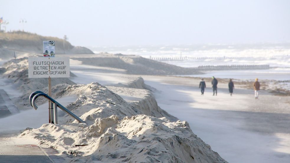 Auf den Inseln, hier Wangerooge, haben die Stürme schwere Schäden verursacht. Bild: Kuchenbuch-Hanken/dpa