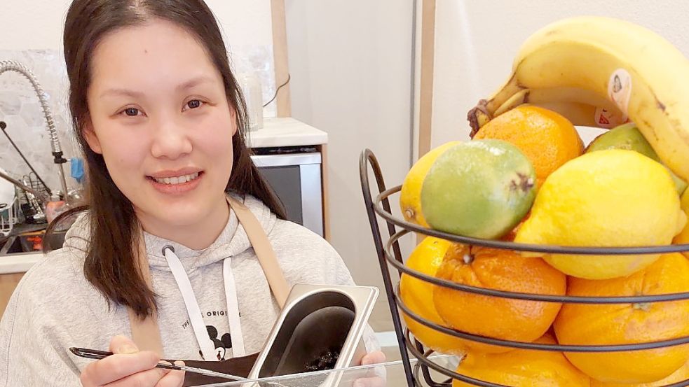 Trang Ngyuen hat vor einer Woche den „Misu Bubble Tea Shop“ in der Emder Fußgängerzone Zwischen beiden Sielen eröffnet.