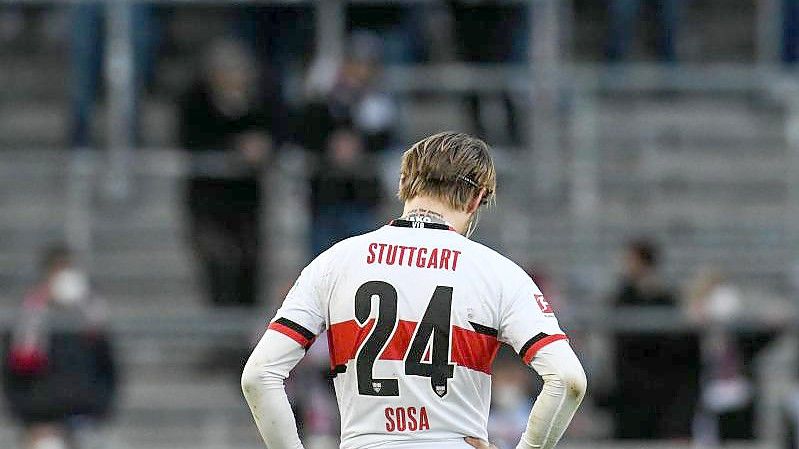 Fehlt gegen Hoffenheim wegen einer Knieprellung: Borna Sosa vom VfB Stuttgart. Foto: Silas Stein/dpa