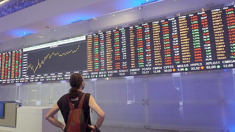 Der russische Krieg gegen die Ukraine versetzt auch die Finanzmärkte weltweit in Turbulenzen. (Bild aus Sao Paulo in Brasilien). Foto: Cris Faga/ZUMA Press Wire/dpa