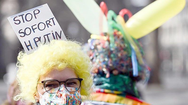 Das Festkommitee Kölner Karneval hat für Rosenmontag zu einer Friedensdemonstration aufgerufen. Foto: Federico Gambarini/dpa
