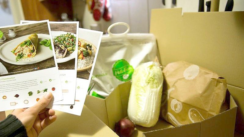 HelloFresh Kochbox mit Rezepten für das Kochen zuhause. Foto: picture alliance / dpa