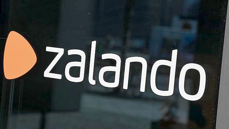 Zalando erwartet für 2022 ein schwächeres Wachstum. Foto: Jens Kalaene/dpa-Zentralbild/dpa