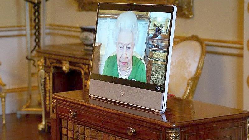 Königin Elizabeth II. bei einer virtuellen Audienz im Buckingham Palast. Foto: Victoria Jones/PA Wire/dpa