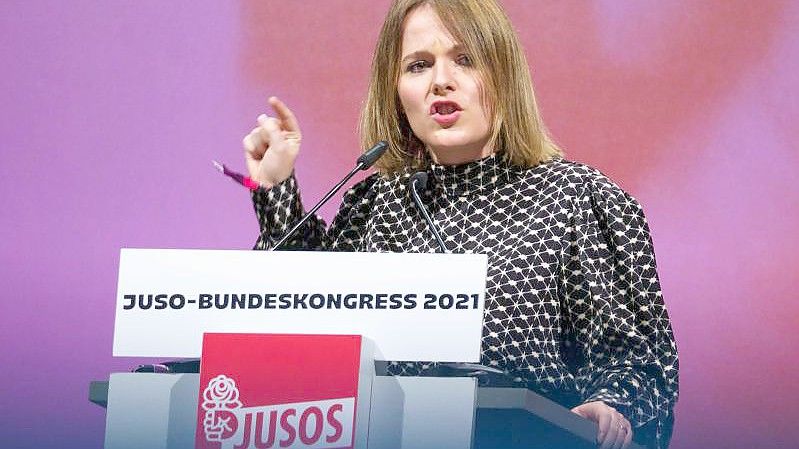 Die Juso-Bundesvorsitzende Jessica Rosenthal sieht die geplanten Milliarden-Investitionen in die Bundeswehr kritisch. Foto: Frank Rumpenhorst/dpa