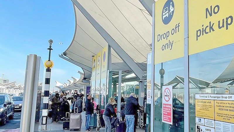 An den Flughäfen wird es laut Prognose der IATA bald wieder spürbar voller. Foto: Jonathan Brady/PA Wire/dpa