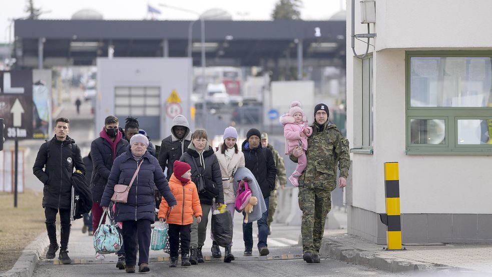 In Polen sind nach Angaben des Grenzschutzes seit Beginn des Ukraine-Kriegs mehr als 377.400 Geflüchtete aus dem Nachbarland angekommen. Foto: Schreiber/AP/DPA