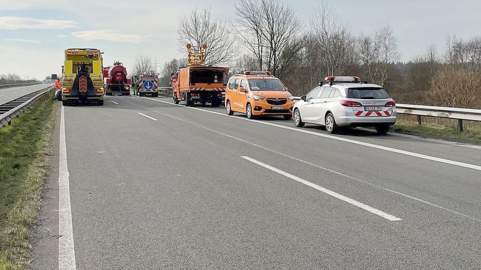 Auf der Autobahn 31 liefen den tag über die Aufräumarbeiten nach dem Unfall. Foto: Nording
