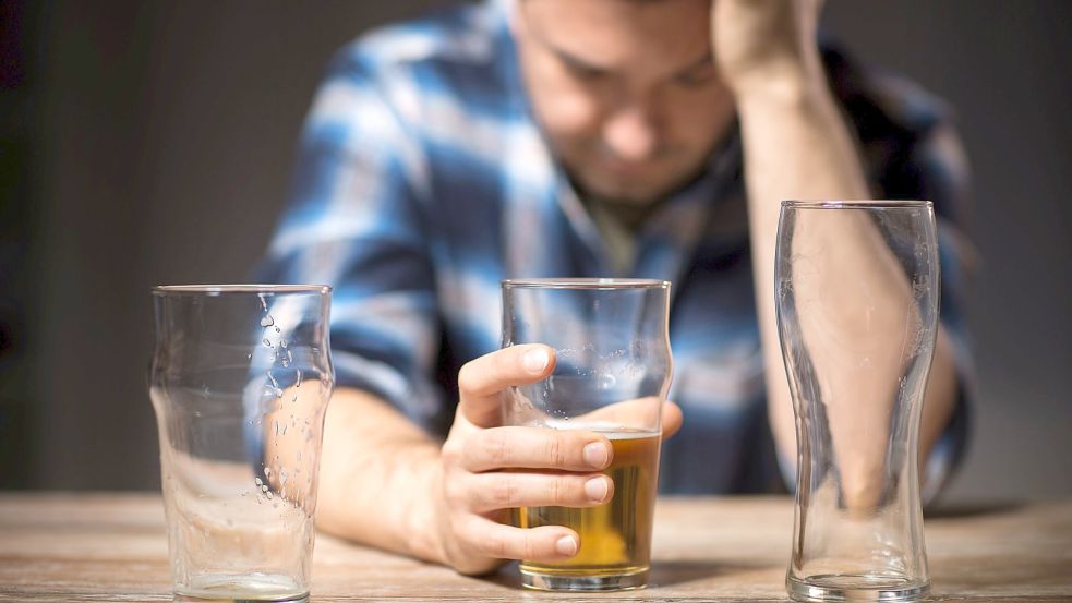 Alkohol gehört in der Region zu den Einstiegsdrogen Nummer Eins. Symbolfoto: Adobe Stock/Syda Productions
