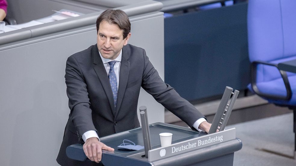 Andreas Jung, CDU/CSU, waehrend einer Debatte im Plenum des Deutschen Bundestages in Berlin, 18.02.2022. Berlin Deutsch Foto: Leon Kuegeler/photothek.de via www.imago-images.de