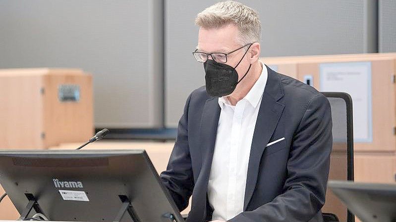 Sebastian Bührmann, der Vorsitzende Richter im Prozess gegen Ex-Vorgesetzte von Serienmörder Niels Högel, in Oldenburg. Foto: Sina Schuldt/dpa Pool/dpa