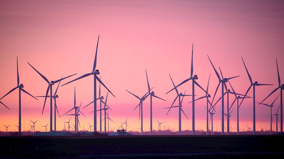 Bundesweit ist die Fernsteuerung von Windkraftanlagen ausgefallen, auch das ostfriesische Unternehmen Enercon meldete Tausende Störungen. Foto: Christian Charisius/dpa