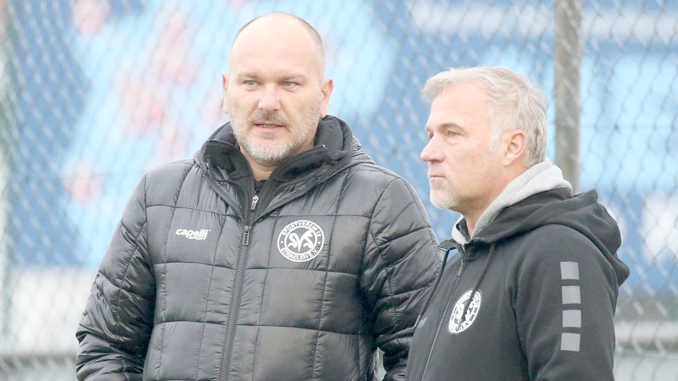 Rudi Zedi (links) hat mit Thomas Gerstner in dieser Saison bereits den zweiten Trainer entlassen. Foto: Fotostand/Imago