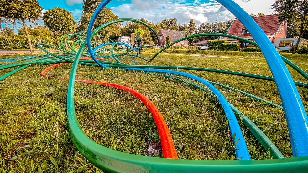 An verschiedenen Stellen im Landkreis Aurich werden derzeit Glasfaserkabel verlegt – unter anderem in Ihlow. Foto: Archiv/Cordsen