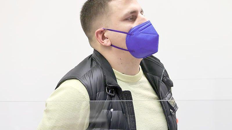 Der deutsche Rapper Gzuz vor Gericht. Foto: Ulrich Perrey/dpa