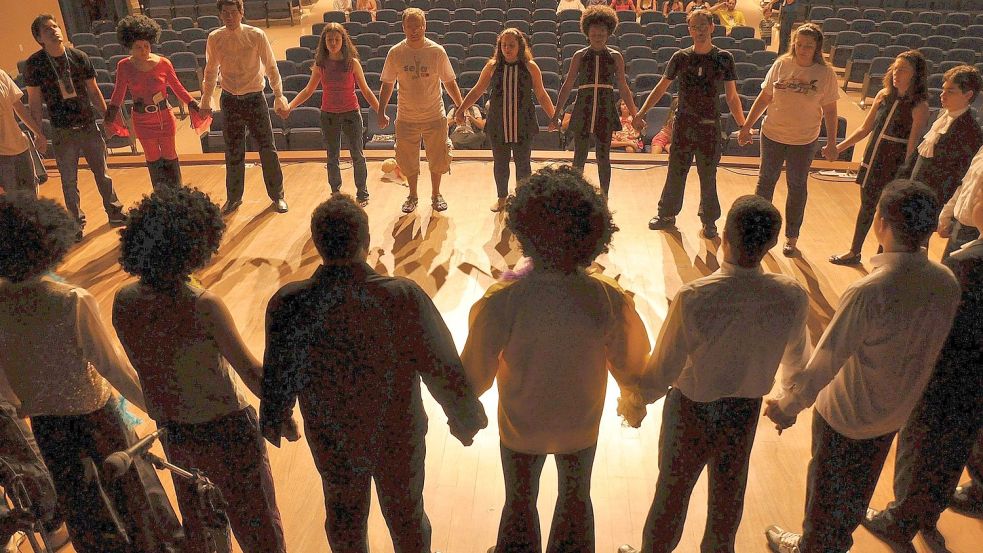 Jugendliche sollen bei dem Workshop in Potshausen gemeinsam Theater spielen. Symbolfoto: Pixabay