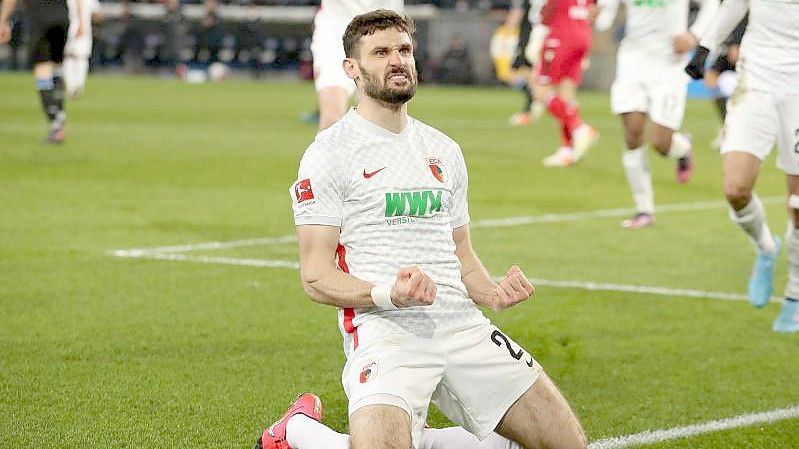 Augsburgs Matchwinner in Bielefeld: Daniel Caligiuri. Foto: Friso Gentsch/dpa