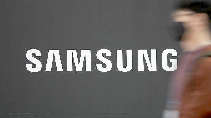 Logo des Elektronikriesen Samsung in Seoul. Foto: Lee Jin-Man/AP/dpa
