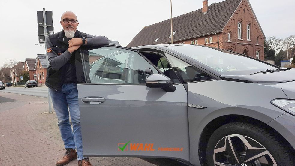 Der Leeraner Fahrlehrer Sven Wahl weiß, wo die kritischen Ecken in der Stadt sind. Foto: Kierstein