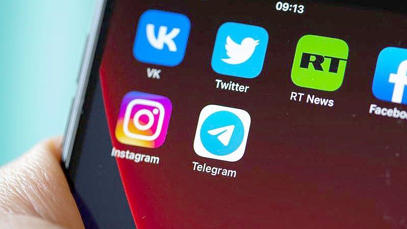 Soziale Netzwerke spielen eine wichtige Rolle für Russinnen und Russen, um an unabhängige Informationen zu gelangen. Foto: Fernando Gutierrez-Juarez/dpa-Zentralbild/dpa