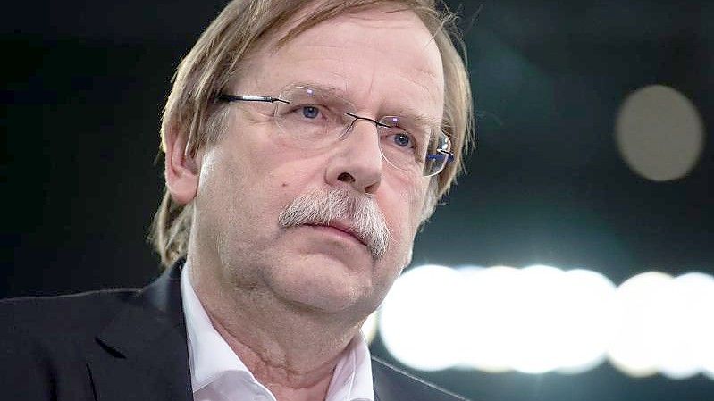Rainer Koch, Interimschef des Deutschen Fußball-Bundes, wehrt sich gegen die Vorwürfe ehemaliger DFB-Präsidenten. Foto: Sven Hoppe/dpa