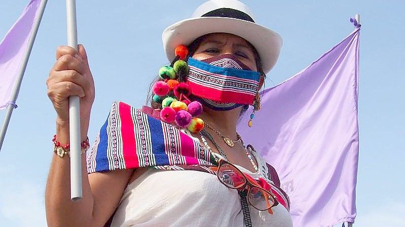 Indigene Frauen demonstrierten in Perus Haupstadt Lima für Frauenrechte. Foto: Carlos Garcia Granthon/ZUMA Press Wire/dpa