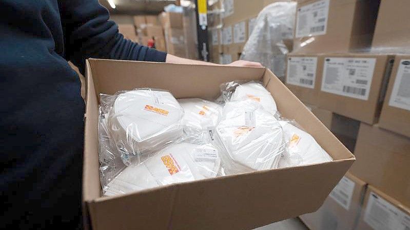 FFP2-Masken in einem Lager. Foto: Sebastian Gollnow/dpa