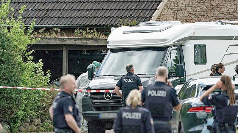 Dreifachmord-Prozess: In dem Haus in Dänischenhagen bei Kiel sind ingesamt zwei Tote gefunden worden. Foto: Axel Heimken/dpa