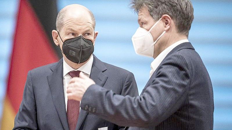 Einig in der Frage nach einem Embargo für russisches Gas und Öl: Kanzler Scholz und Wirtschaftsminister Habeck sehen darin keine Sanktions-Option für Deutschland. Foto: Michael Kappeler/dpa-Pool/dpa