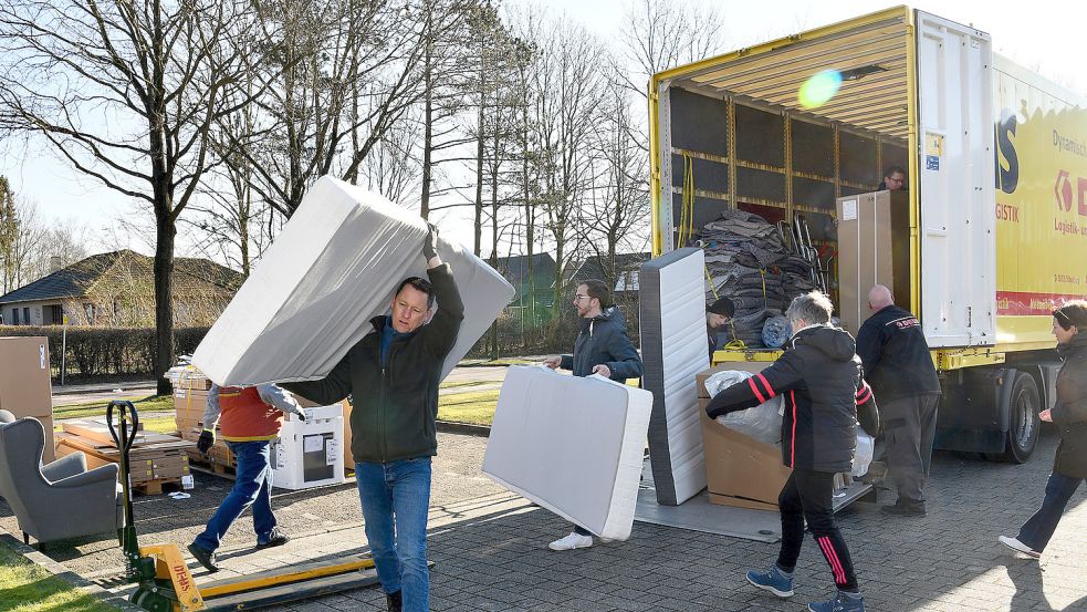 Die Gemeinde Moormerland hat eine große Spende vom Möbelhaus Ikea erhalten. Möbel und Einrichtungsgegenstände sollen für Wohnungen für Geflüchtete genutzt werden. Foto: Stromann