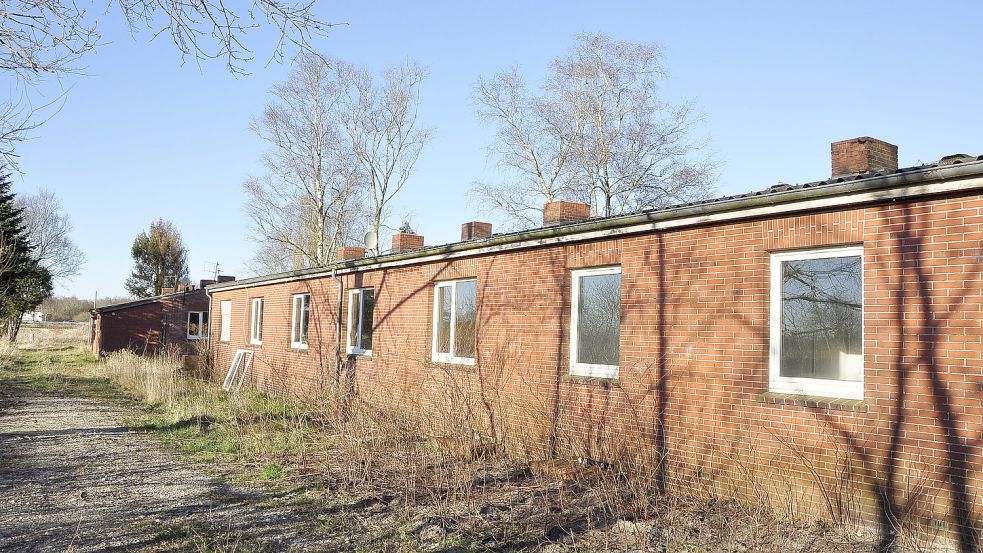 Die Gebäude in der Eisinghausener Straße, in denen vor zwei Jahren noch Obdachlose untergebracht wurden, sind nicht mehr bewohnbar. Foto: Wolters