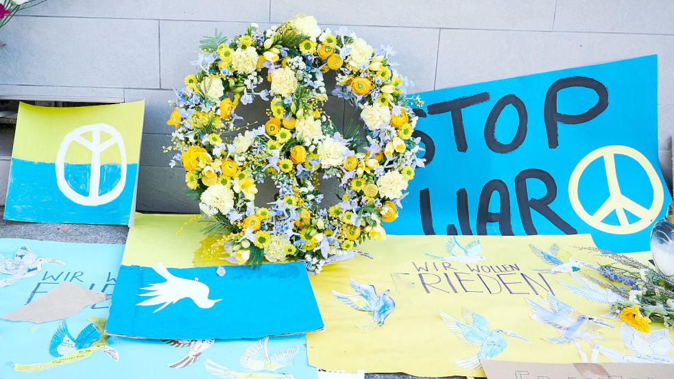 Wie hier in Berlin hoffen die meisten Menschen auf Frieden in der Ukraine. Die Mitglieder des Kreistags, außer denen der AfD, stellten sich in einer Erklärung auf die Seite der Ukraine. Foto: Riedl/dpa