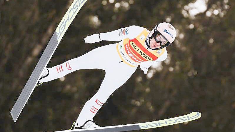 Der Österreicher Stefan Kraft hält mit 253,5 Metern den Weltrekord im Skifliegen. Foto: -/APA/EXPA/JFK/dpa/Archivbild