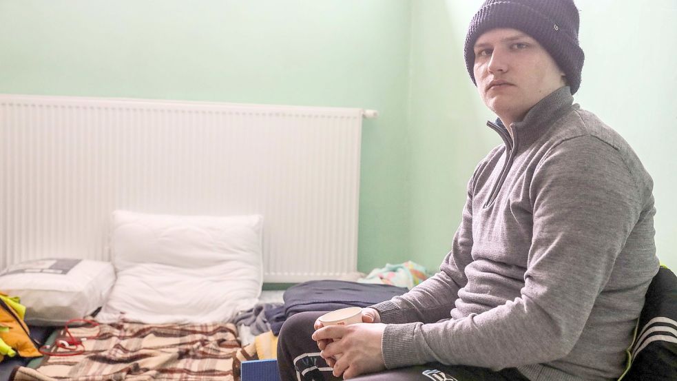 Philipp Lihs ist 21 Jahre alt, gebürtig aus Leverkusen und freiwilliger Helfer nahe der ukrainischen Grenze. Der junge Mann spricht fließend polnisch - und ist als Dolmetscher und Koordinator in einem Auffanglager aktiv. Foto: Hock