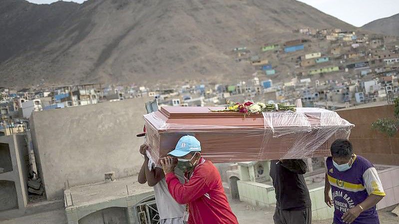 Die höchsten Übersterblichkeitsraten fanden die Wissenschaftler in den Anden-Staaten in Lateinamerika. Foto: Rodrigo Abd/AP/dpa