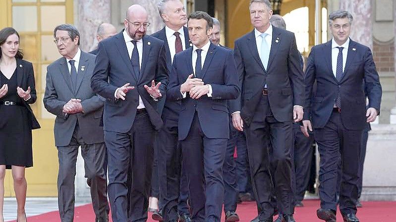 Gipfel in Versailles: Die EU sieht keine schnelle Aufnahme der Ukraine. Foto: Michel Euler/AP/dpa